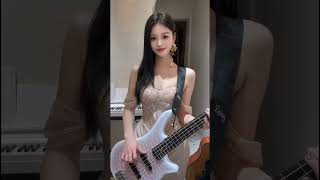 This dude's awesome bass playing! Oh my gosh, I lookreally good today, haha #femalebassist #rock