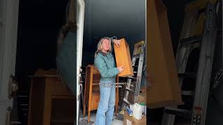購入価格 $20 …. 販売価格 $___ #diy #diyproject #furnitureflip #furnituremakeover #diyhome のサムネイル