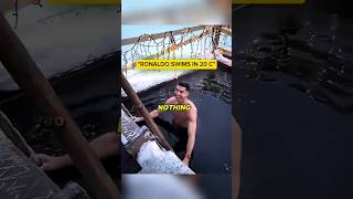 極限の状況下でプロのように泳ぐロナウド 🌊❄️#ronaldo #shorts #soccer
