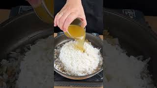 Quedarás sorprendido por el sabor de este arroz con camarones.