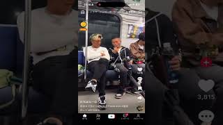 【衝撃】電車でタバコを吸いながらヤリラ漫談を繰り広げていた男たち！中国人の迷惑行為として投稿されバズっている！#迷惑  #ヤリラフィー #電車  #東京 #日本 #話題 #shorts
