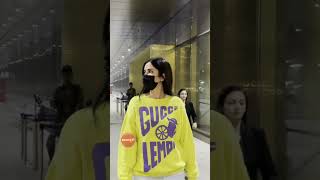 Bollywood Actress Katrina Kaif Spotted In Mumbai Airport #bollywoodnewsinhindi #bollywoodnews