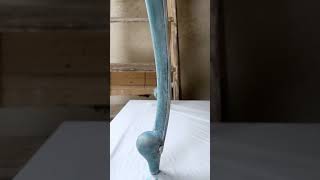 Paint beautifully aged furniture 💖https://courses.plainjanepaints.com/courses/layering-chalk-paint