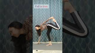 #yoga #flexibility #yogaonlineclasses #yogaathome