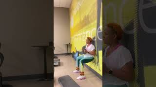 First wall sit in a year 💪 Not perfect, but I did it ✨