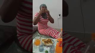 How girls eat when they are with their boy friends and with out #SLAY QUEENS