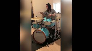 ドラムを叩く、なっちゃん🤗🌴🌺 TAMA LJK48S-AQB Club-JAM Kit ドラムセットを購入してみました。