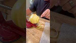 リンゴの皮をむいたりスライスしたりする道具にワクワクするようになったら、もう大人だね 😂🍎