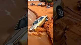 #OneStepFromDisaster: The most expensive Rolls Royce inches from the edge 😳💥 #rollsroyce