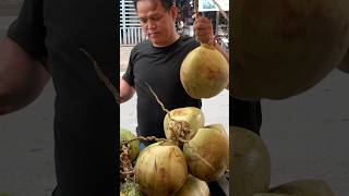 Coconut cutting skill! Street fruit in Phnom Penh #asmr #fruitcutting #cuttingskills #viral #shorts