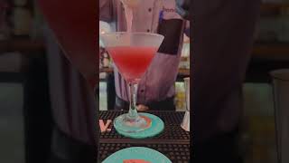 How to make a Cosmopolitan 🍹the easy way #bartender #cocktail #mixologist #vodka