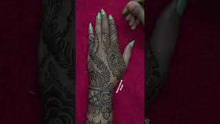 Karwachauth のためのアラビア一時的な刺青デザイン #newmehndidesign #karwachautmehndidesign #mehndidesign #mehandi