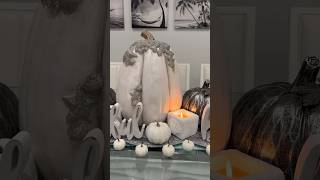 White and Silver Thanksgiving Decor #thanksgiving #thanksgivingdecor #thanksgivingtable