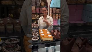 インドで最も有名なベーカリー😍🙌 700 種類以上の商品😋 #shorts #streetfood