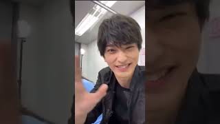 毎度お手振りの時の“親指カクッ”が流星くんファンの楽しみ😂💜特に9の指が可愛い爆笑　#横浜流星 #横浜流星推し #運営さん大好き #おすすめ #おすすめ乗りたい #顔の印象は歯で変わる