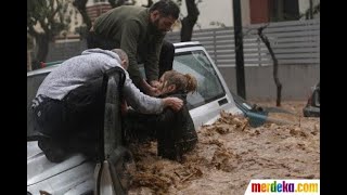 2. Banjir bandang korban nekat melawan banjir dan memakan korban di cimahi bandung 21 april 2020