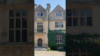 A 1685 manor in the Cotswolds. Wish we could have seen it in its prime! @katy_campbell_house_hunter
