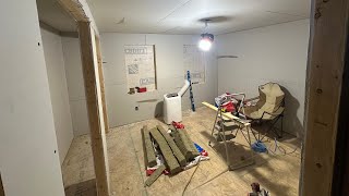 タイニーハウス パート19（電気、断熱、乾式壁！？）