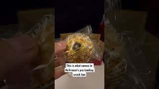 Unboxing AirFrance’s pre landing snack box #airfrance #airplanefood #airlinefood