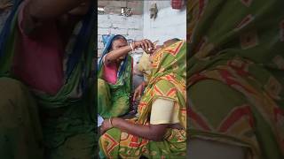 ভক্ত মা কে ঝাড়া দিচ্ছেন মা