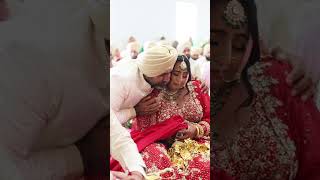 A FATHER handing the PALLA to his DAUGHTER 🥺 #sikhwedding #wedding #indianwedding #emotional