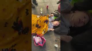 【再掲】トー横でODした少女、打ち上げられた魚みたいになってしまう…