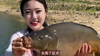 东北的大鱼真不是吹的！一竿下去就中巨物，钓完直接来一锅“铁锅炖大餐”，这幸福感拉满！#钓鱼的乐趣只有