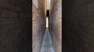 Historical street in Venice 🇮🇹