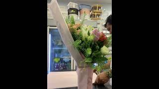 How to make flower arrangement with baby rose ,rose lili and alstromaria lembodum