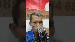 dengerin musik sambil ngopi