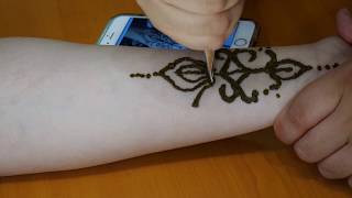 FIRST TIME HENNA TATTOO| TWIN CHALLENGE🖋🎨