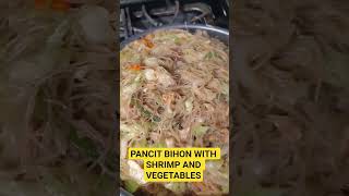 MY FAVORITE FILIPINO FOOD #pancitbihon #shrimp #vegetables #pinoydish #shorts #shortsfeed #yummy