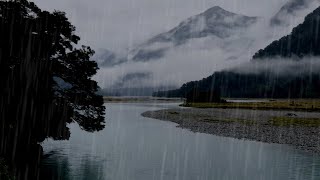 山の穏やかな雨に眠りに落ちる。 不眠症に打ち勝つための小雨、より良い研究、不安を止める