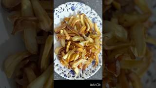 #chakkavaruthadhu #jackfruitchips #foodie  #cookingtym #crispyfries #rainyday #homemadesnack #snacks
