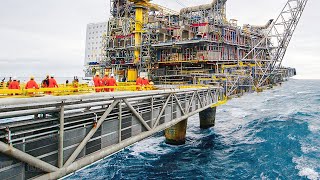 海上で24時間稼働する、数十億ドル規模の巨大な石油掘削装置の内部生活