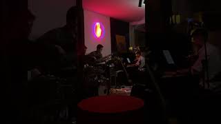 音楽とともに働く1日｜バンド活動の裏側に密着！