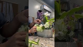 Simple Fresh Flower Arrangement #shortsviral  #youtubeshorts  #ofw  #saudiarabia #flowers  #florist