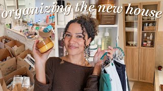 SETTLING IN📦🏠 organizing the new bathroom & walk-in closet